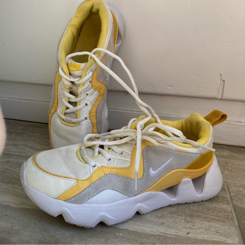 Nike Women's RYZ 365 Sneakers White,  Yellow and Beige Athletic Shoes Women 7